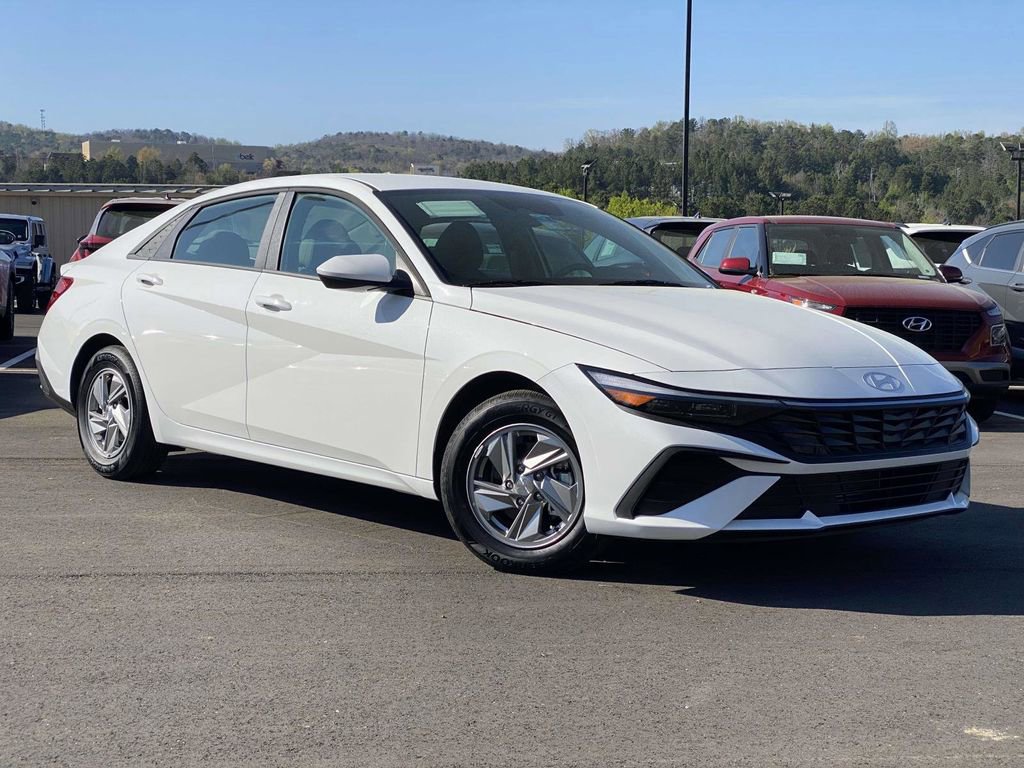 Certified 2026 Hyundai Elantra SE image 1