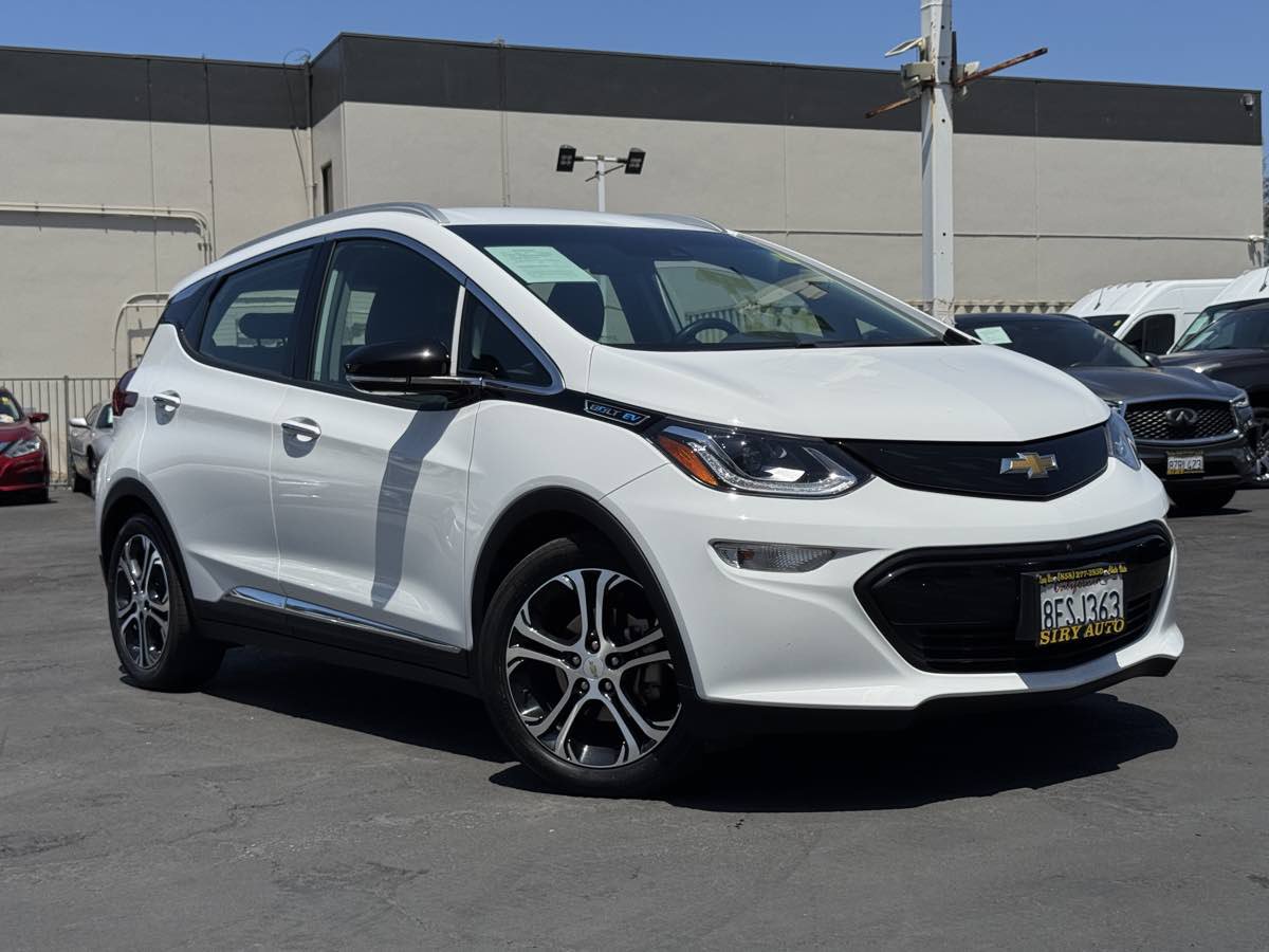 Used 2019 Chevrolet Bolt Premier w/ Infotainment Package FWD image 2