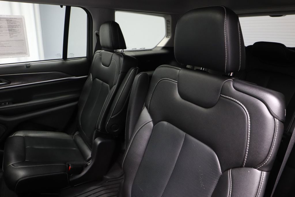 Used 2023 Jeep Grand Cherokee L Limited w/ Luxury Tech Group II image 22