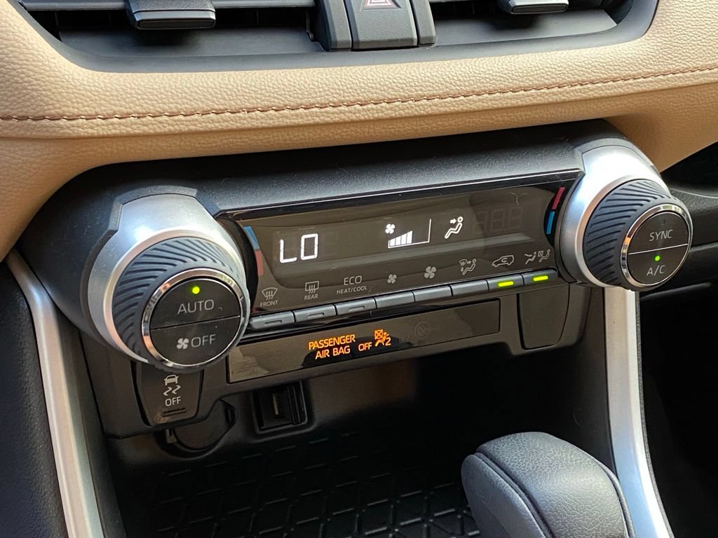 Used 2021 Toyota RAV4 LE AWD/4WD image 20