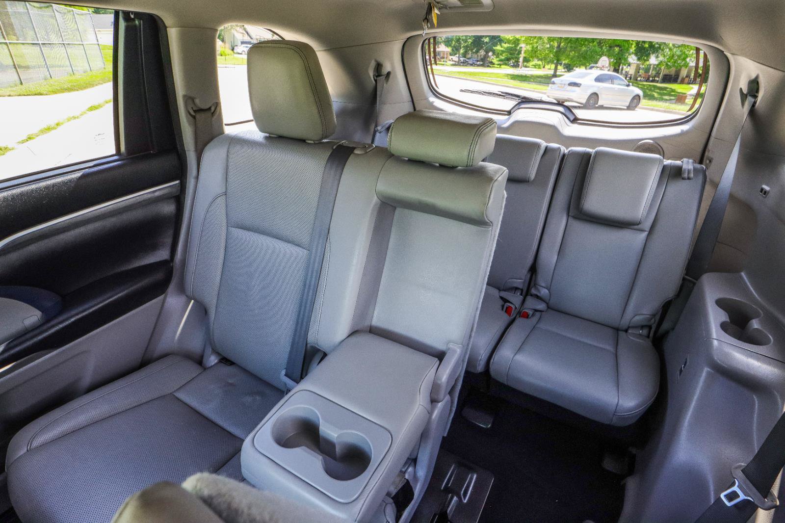Used 2017 Toyota Highlander Limited AWD/4WD image 19