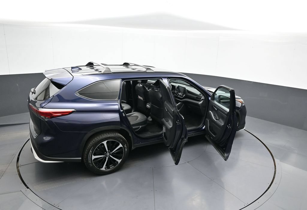 Used 2021 Toyota Highlander XSE AWD/4WD image 47