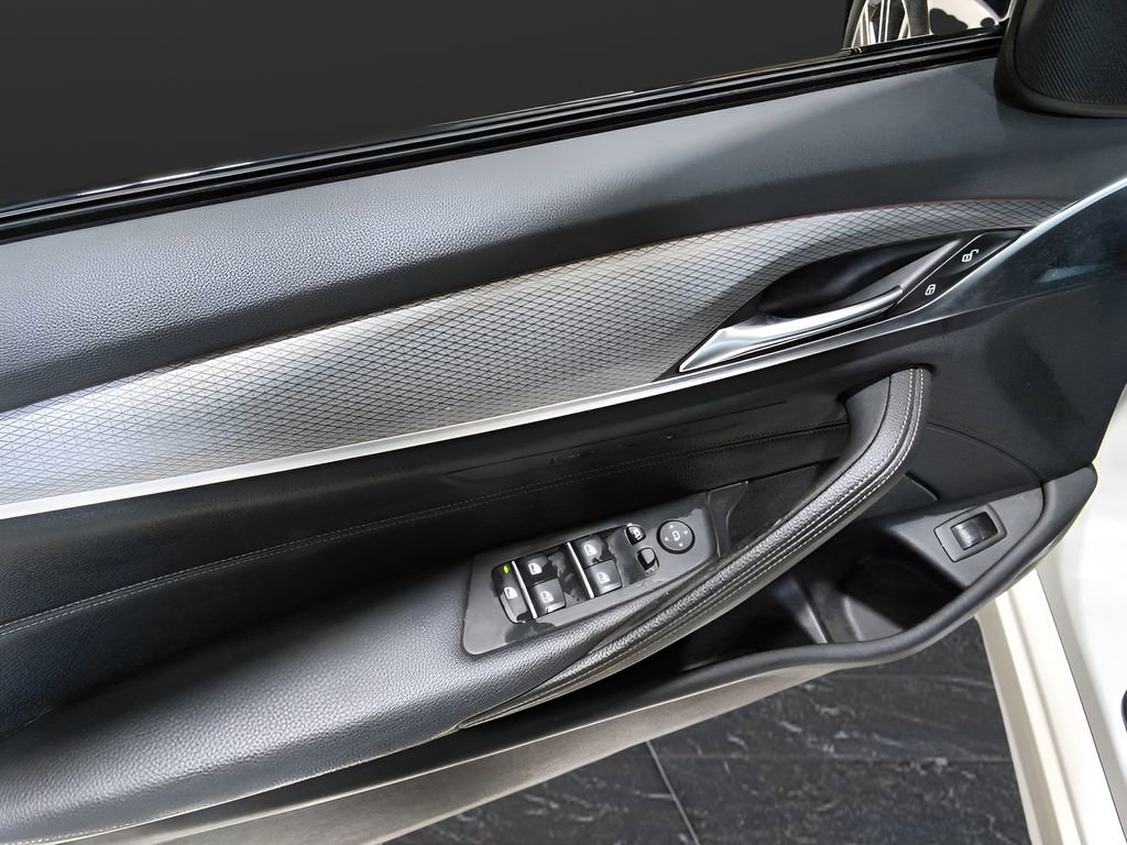 Used 2019 BMW 540i w/ M Sport Package RWD image 11