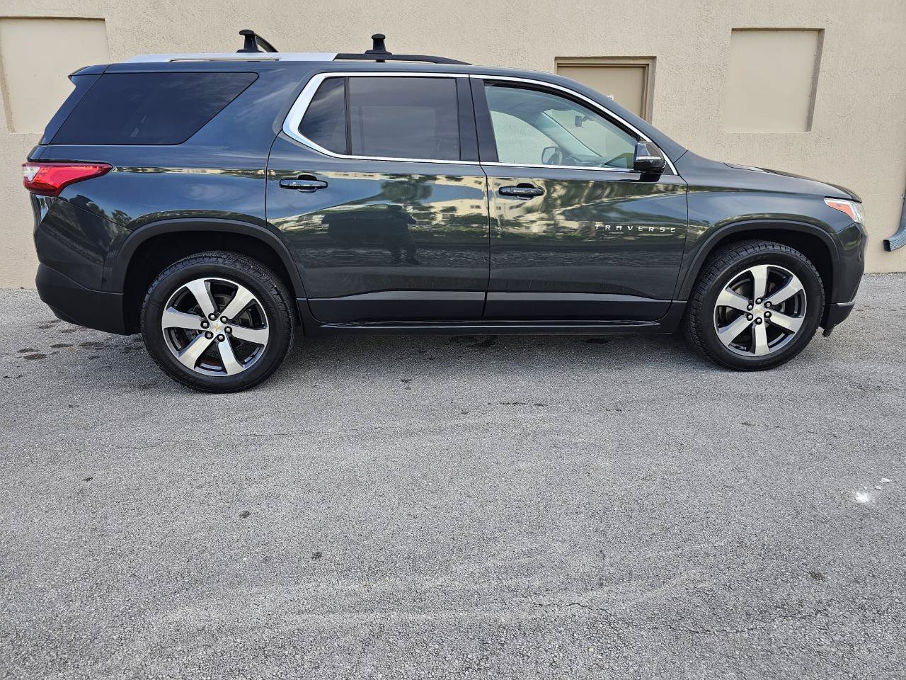 Used 2018 Chevrolet Traverse LT w/ LPO, 'HIT The Road' Package FWD image 15