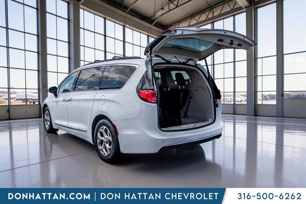 Used 2023 Chrysler Pacifica Limited FWD image 31