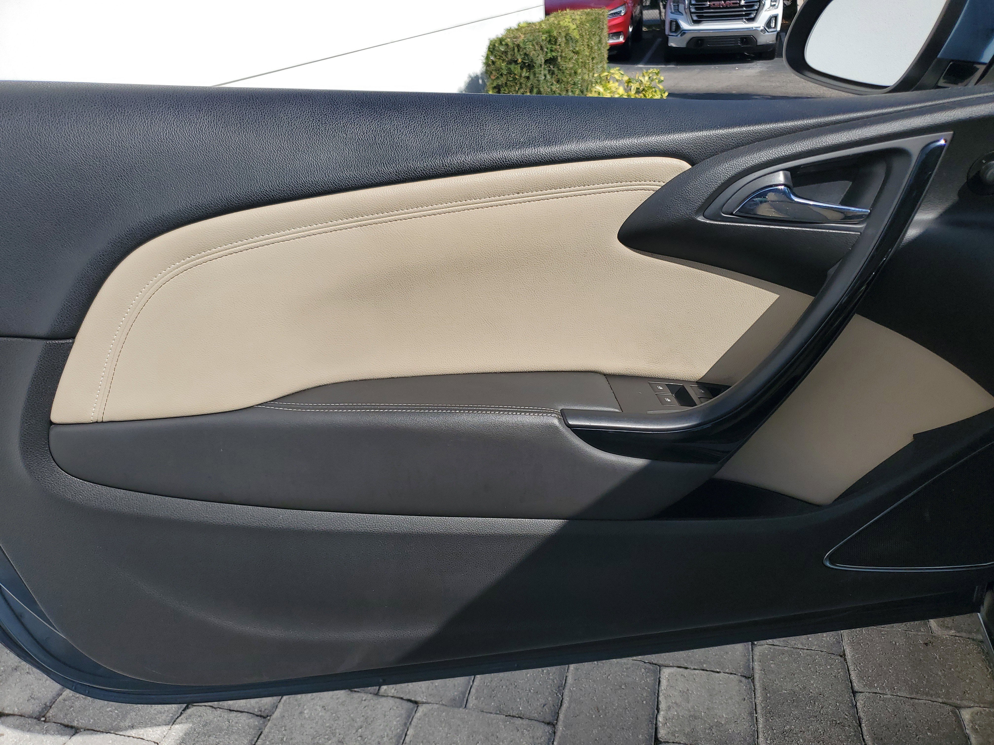 Used 2016 Buick Cascada Premium image 9