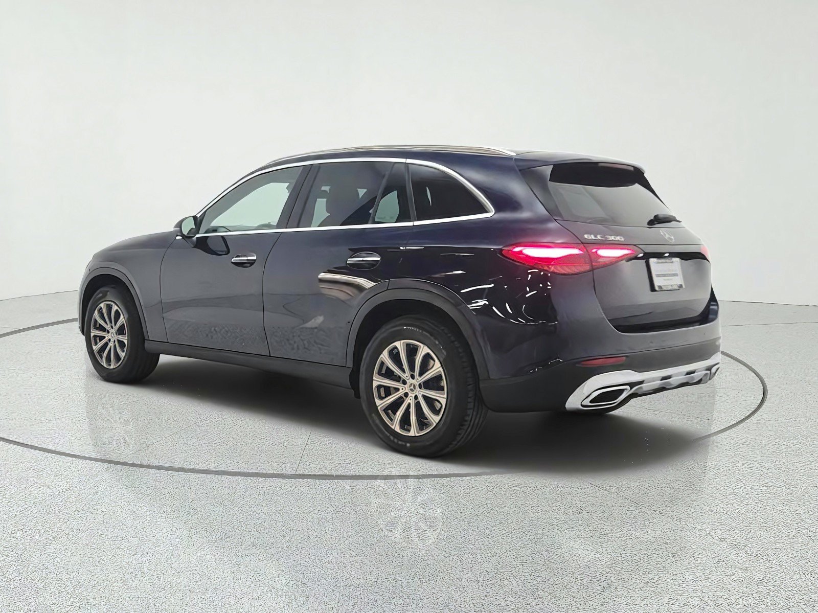 Used 2024 Mercedes-Benz GLC 300 4MATIC image 7