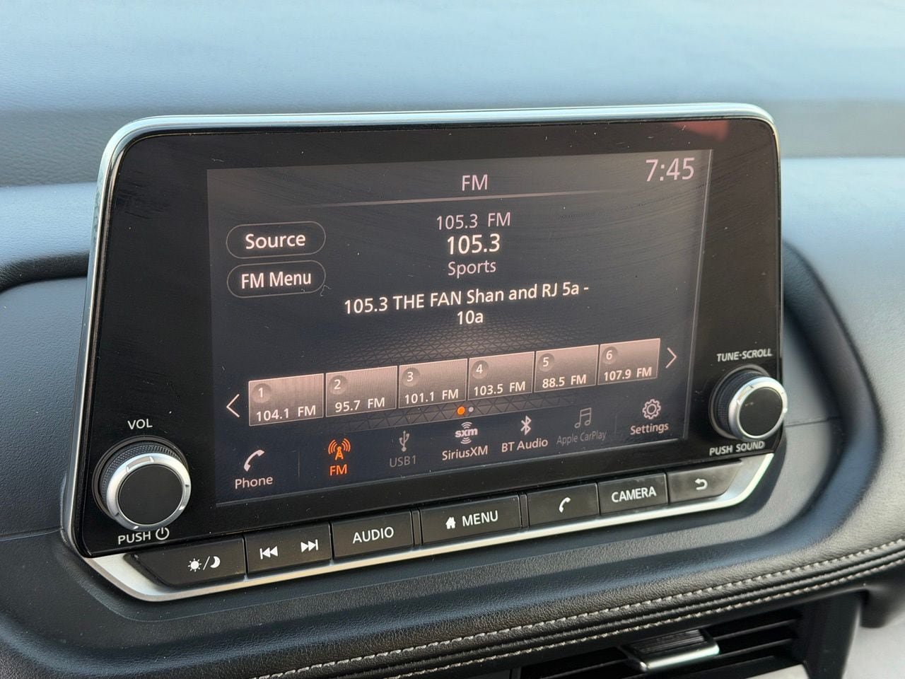 Certified 2025 Nissan Rogue SV FWD image 24