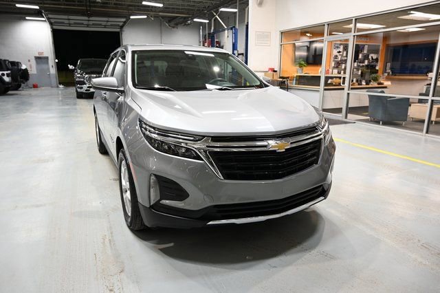 Used 2023 Chevrolet Equinox LT image 3