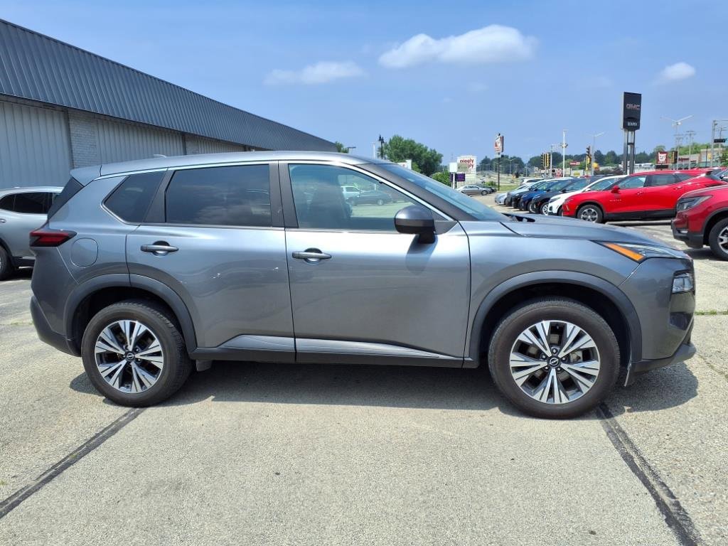Used 2023 Nissan Rogue SV image 2