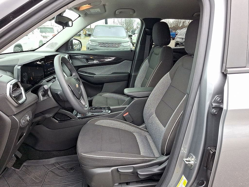 Used 2024 Chevrolet TrailBlazer LS w/ LS Convenience Package FWD image 10