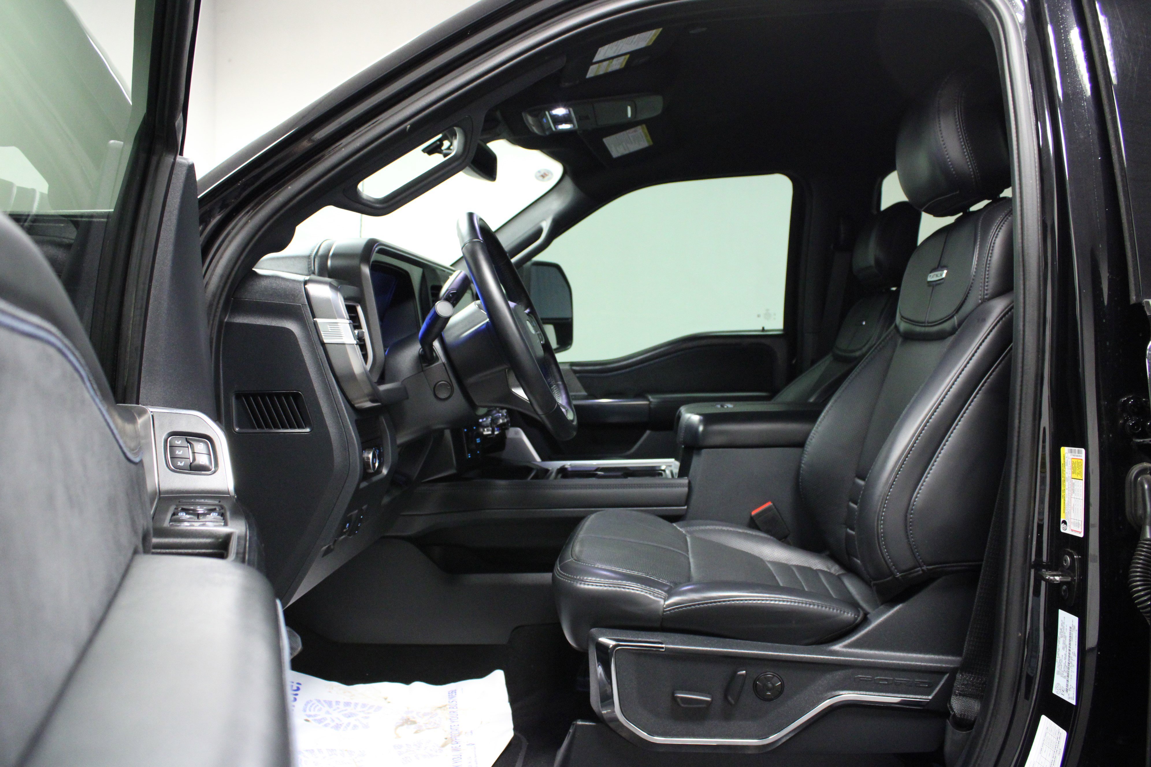 Used 2025 Ford F250 Platinum w/ FX4 Off-Road Package image 12