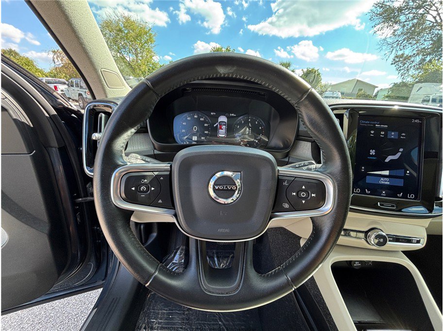 Used 2020 Volvo XC40 T5 Inscription w/ Protection Package image 25