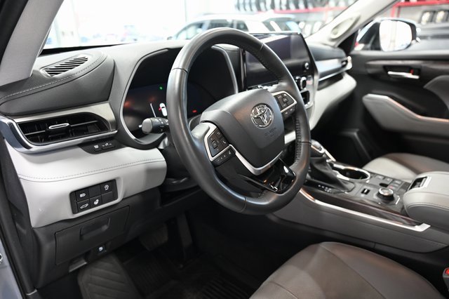 Used 2023 Toyota Highlander Limited image 23