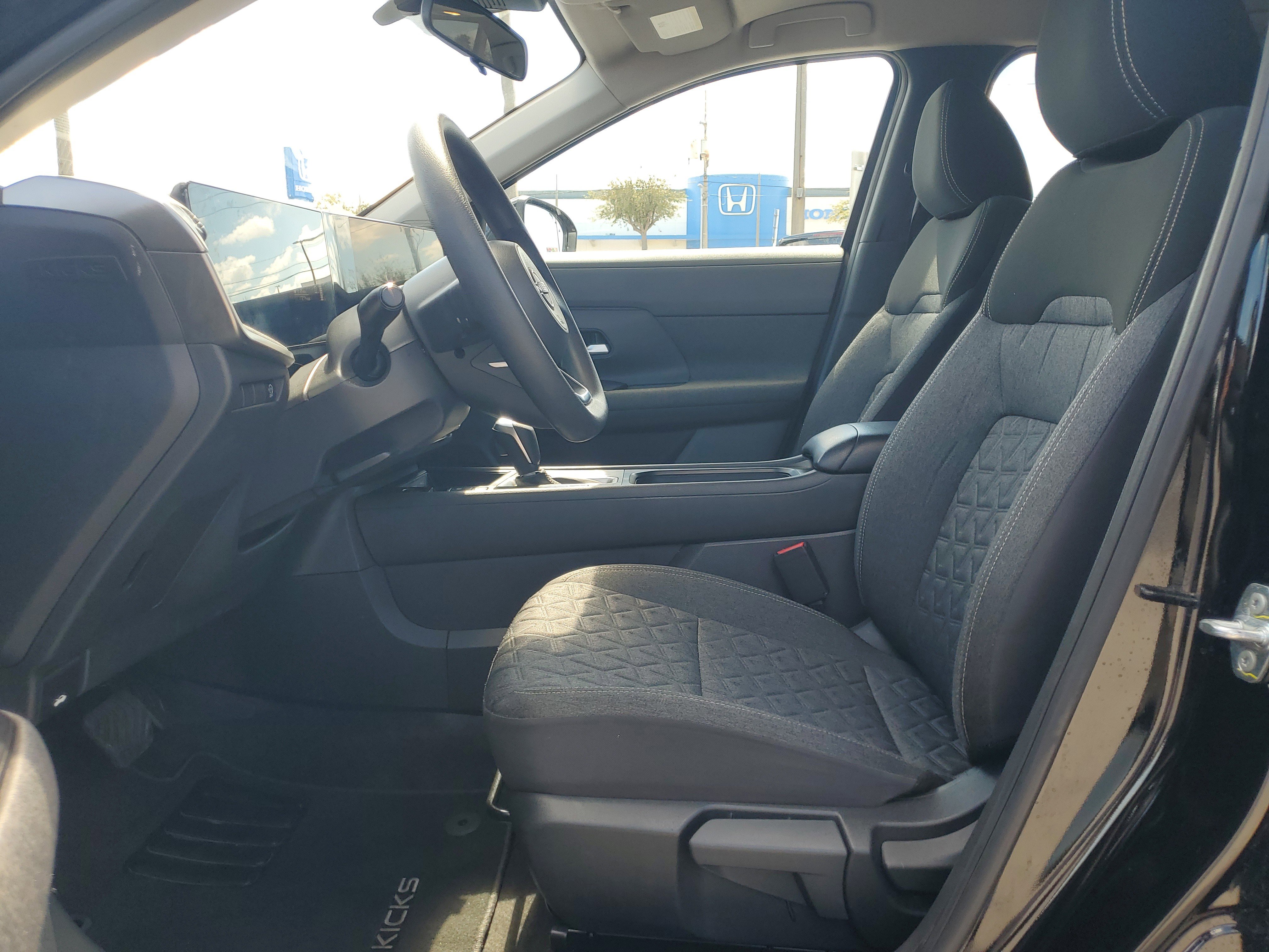 Used 2025 Nissan Kicks SV image 13