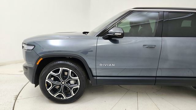Used 2025 Rivian R1S Adventure image 9