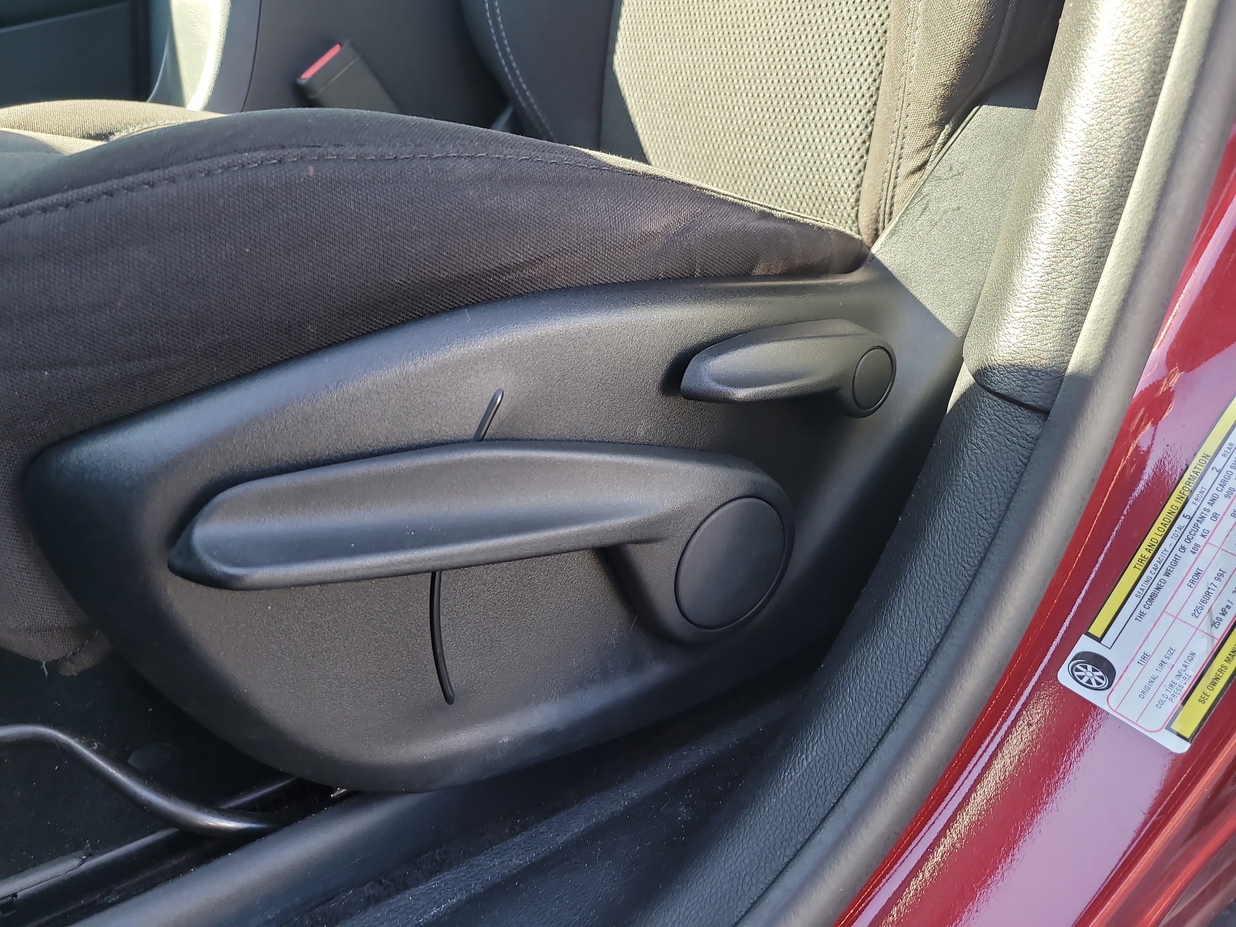 Used 2019 Jeep Cherokee Latitude w/ Popular Appearance Group image 17