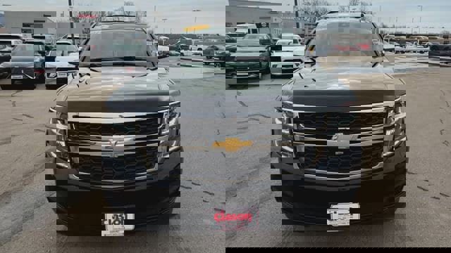 Used 2019 Chevrolet Suburban LT image 3