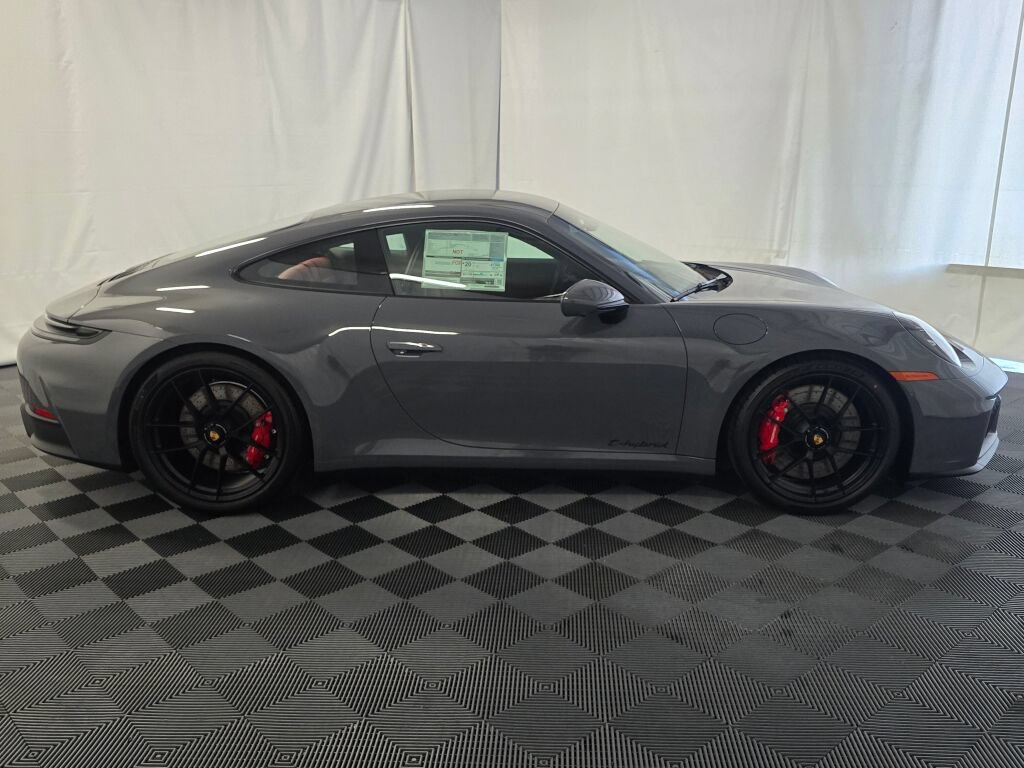 Used 2026 Porsche 911 Carrera GTS RWD image 8