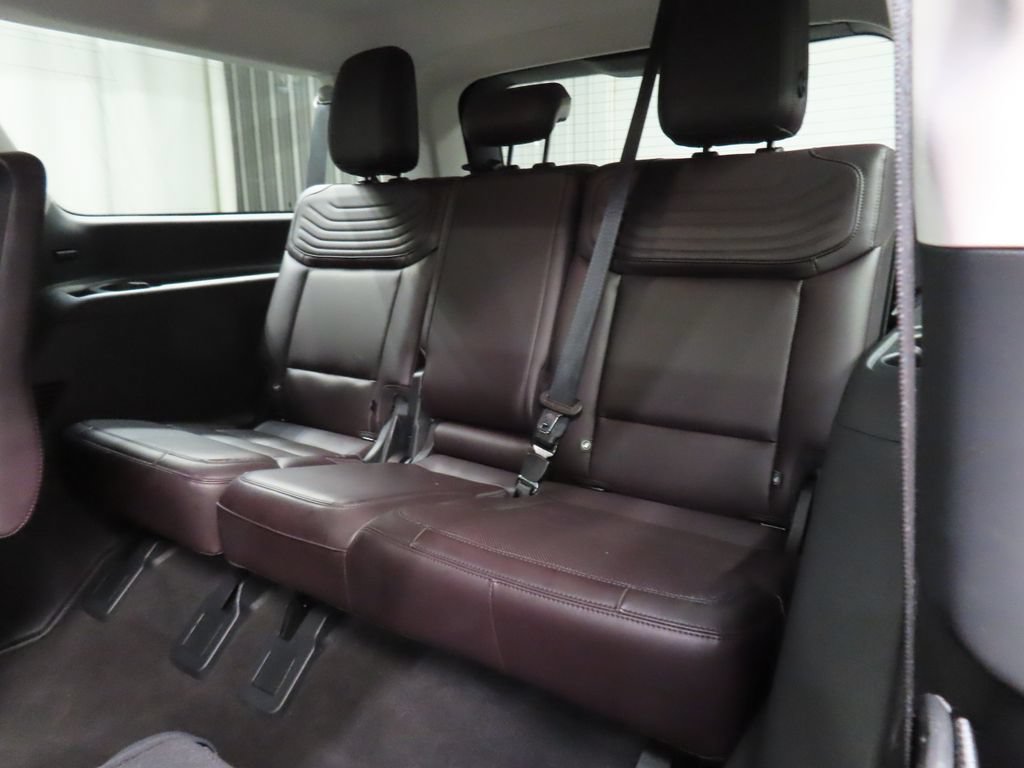 Used 2025 Ford Expedition Max Platinum w/ Platinum Ultimate Package AWD/4WD image 16