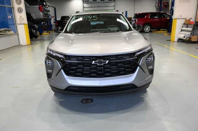 New 2026 Chevrolet Trax LT w/ Driver Confidence Package FWD image 2