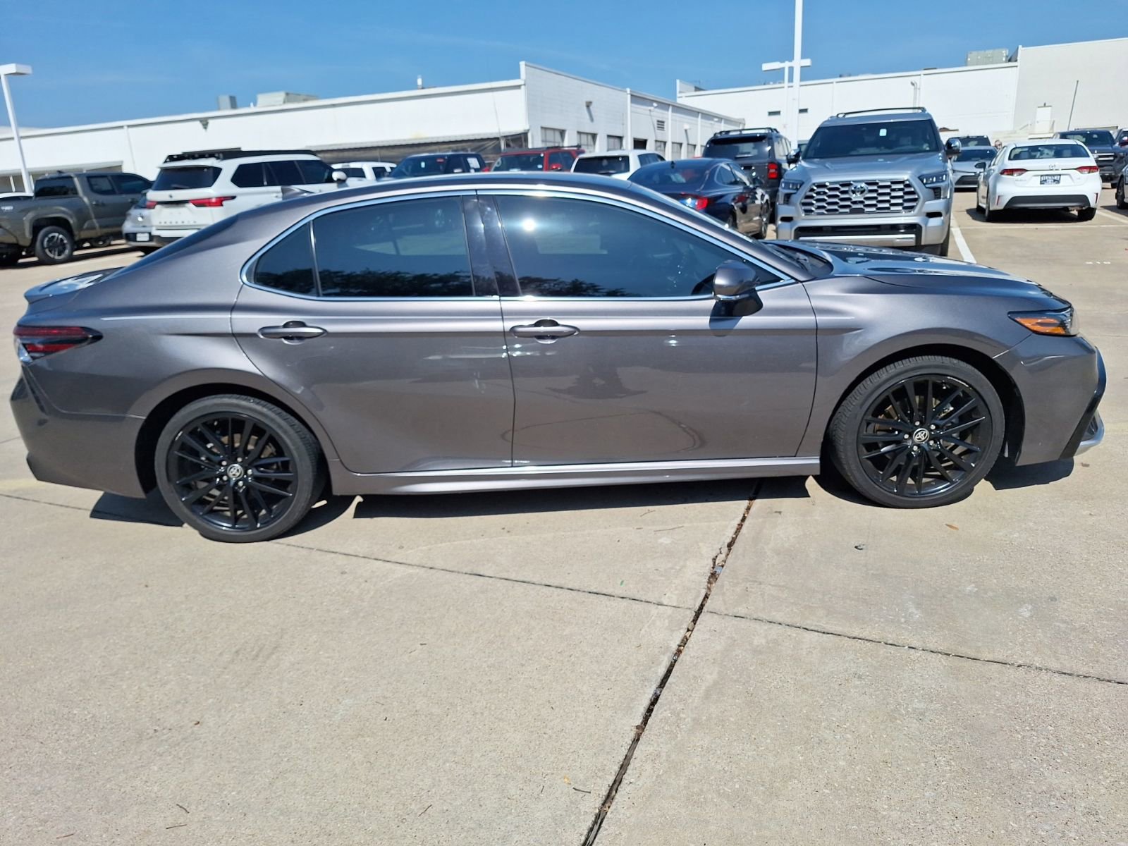 Used 2023 Toyota Camry XSE FWD image 7