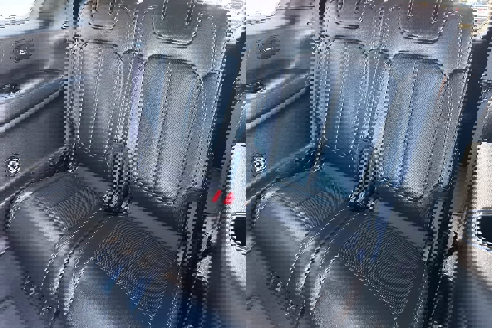 Used 2024 Jeep Grand Cherokee L Limited w/ Luxury Tech Group II image 16