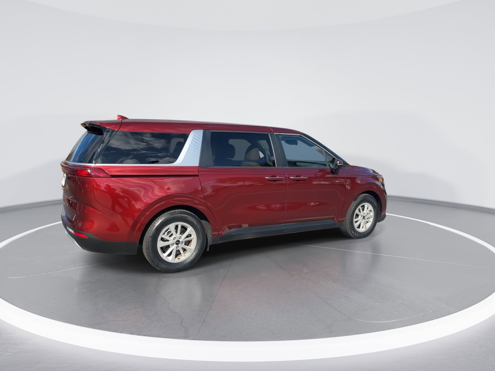 Used 2024 Kia Carnival LX image 9