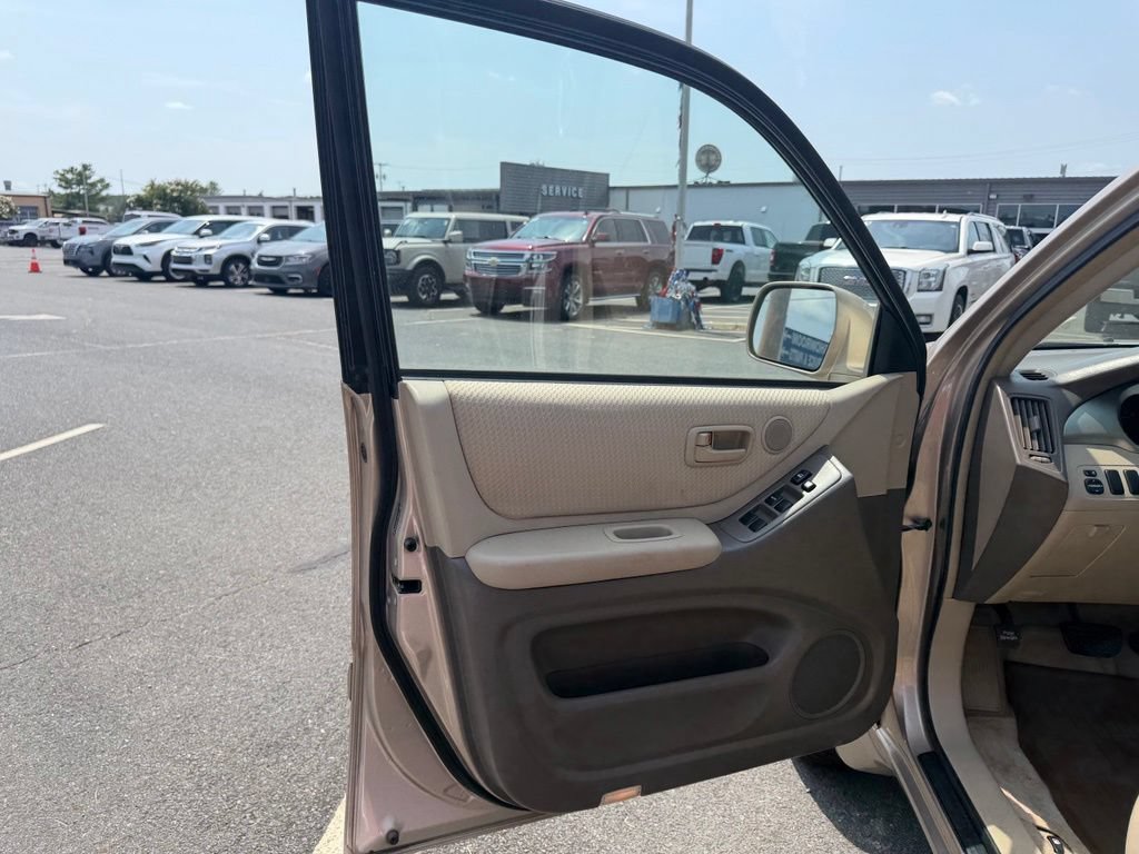 Used 2004 Toyota Highlander 2WD image 12