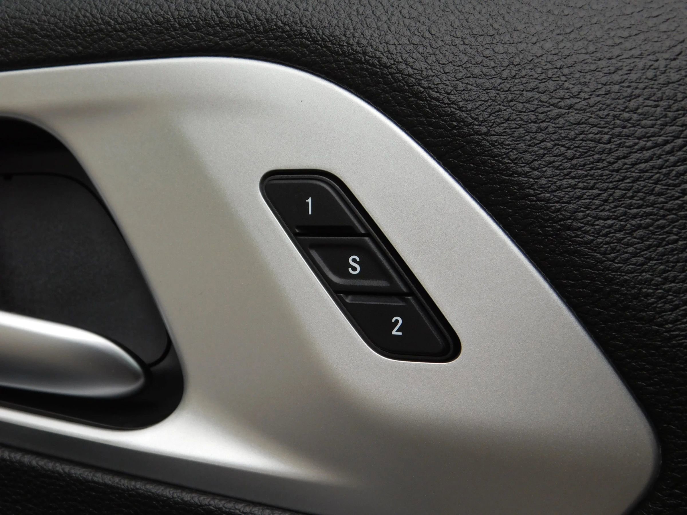 Used 2023 Chrysler Pacifica Touring-L w/ Uconnect Theater Family Group FWD image 28