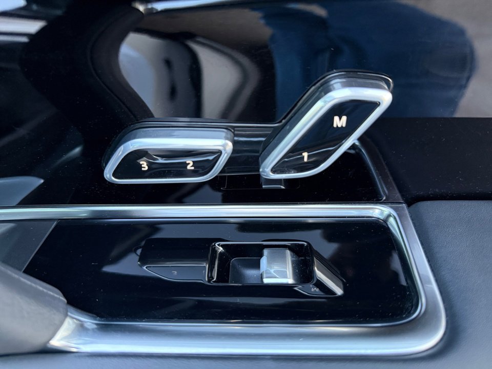 Certified 2023 Land Rover Range Rover SE AWD/4WD image 35