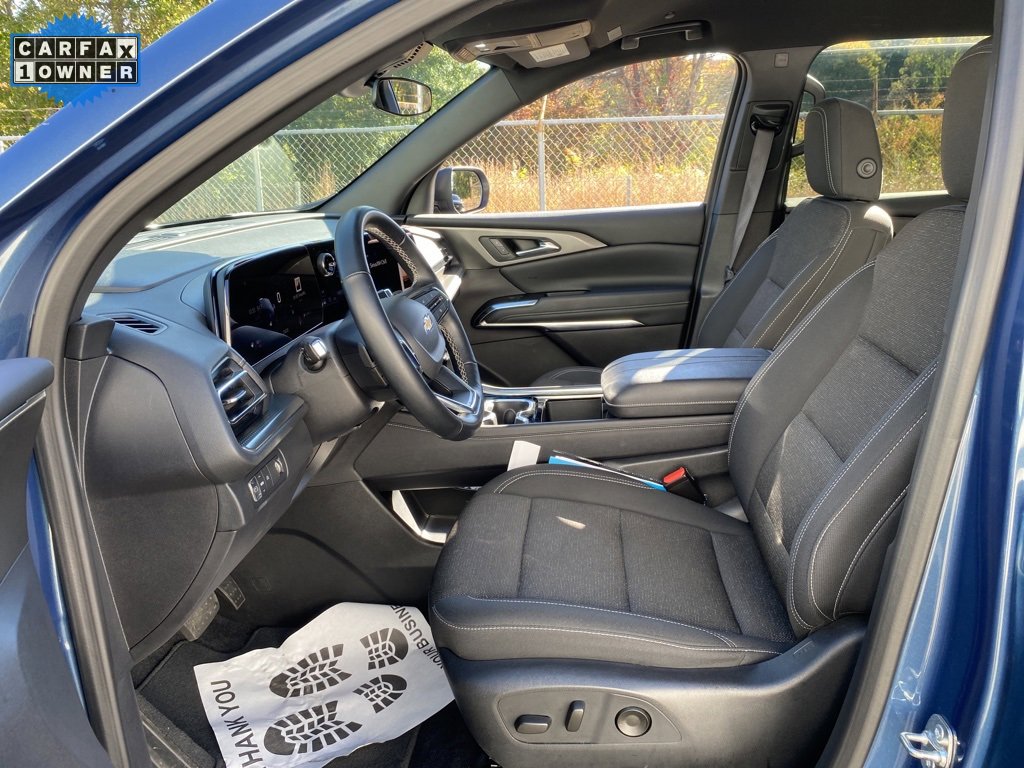 Used 2025 Chevrolet Traverse LT image 24