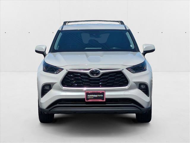 Used 2022 Toyota Highlander LE image 2