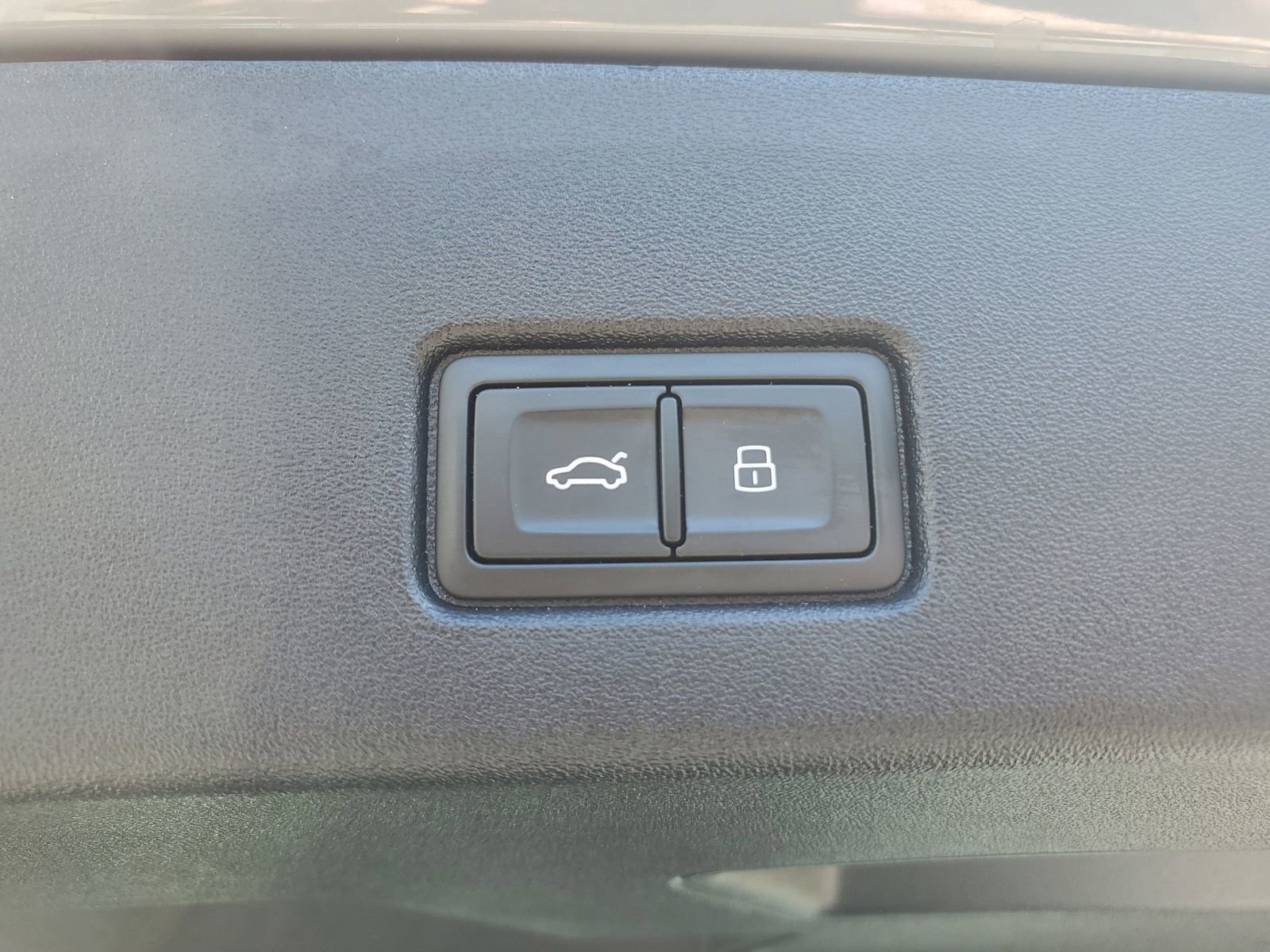 Used 2024 Audi Q4 e-tron Prestige AWD/4WD image 10