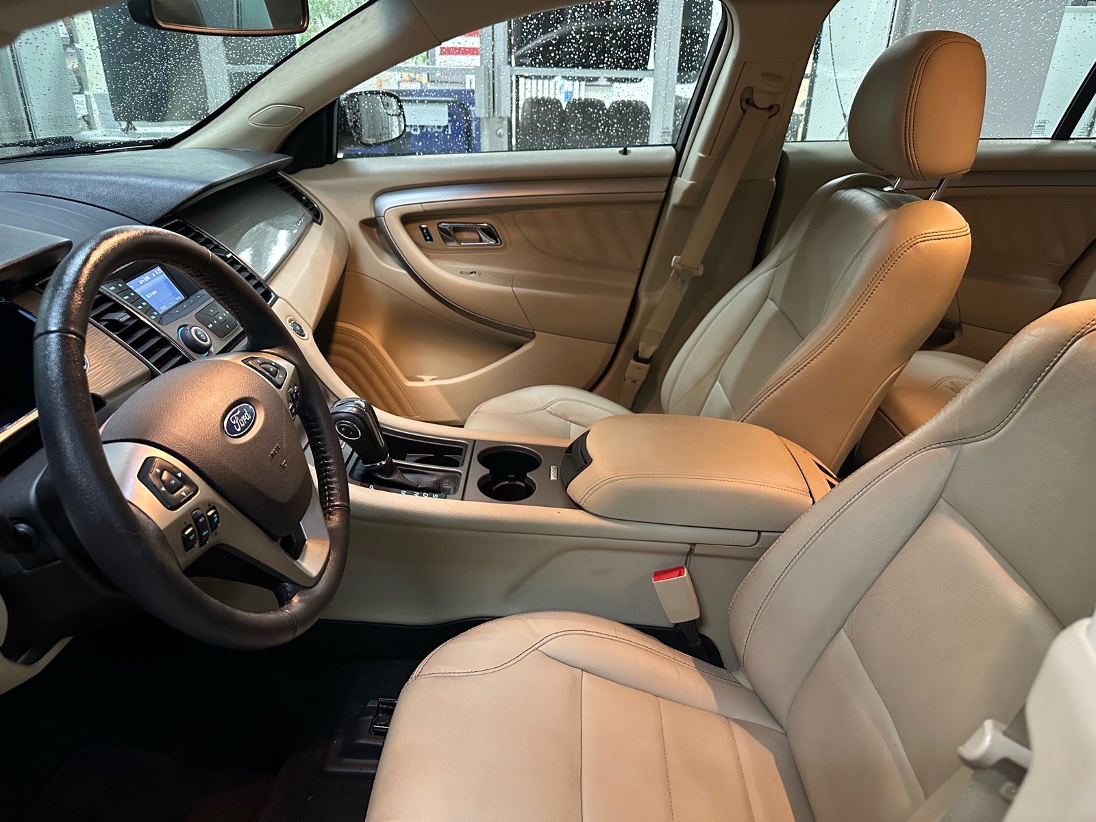 Used 2018 Ford Taurus SEL image 19