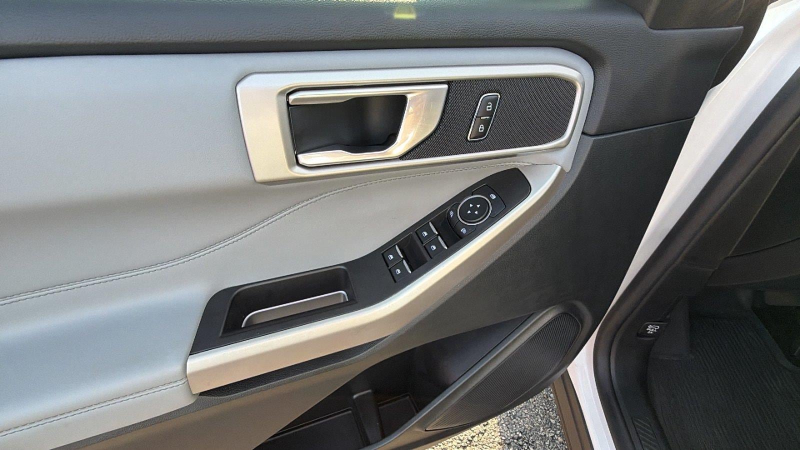 Used 2023 Ford Explorer XLT w/ Equipment Group 202A RWD image 16
