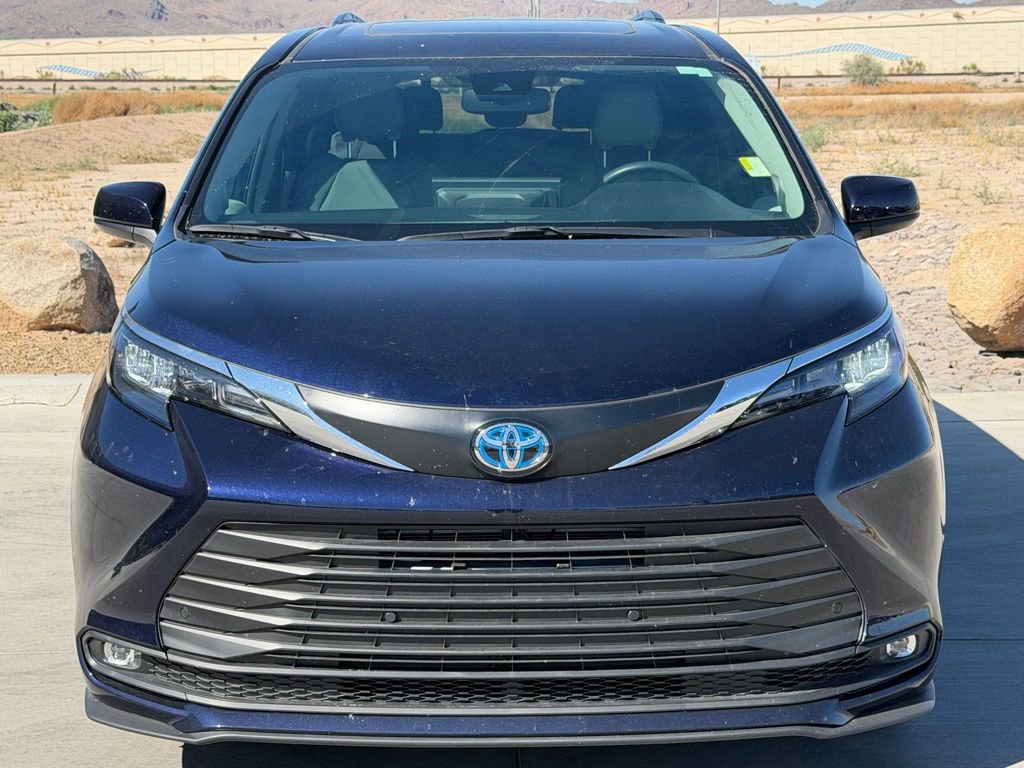 Used 2025 Toyota Sienna XLE w/ XLE Plus Package image 12