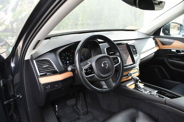 Used 2021 Volvo XC90 T5 Momentum w/ Advanced Package image 14