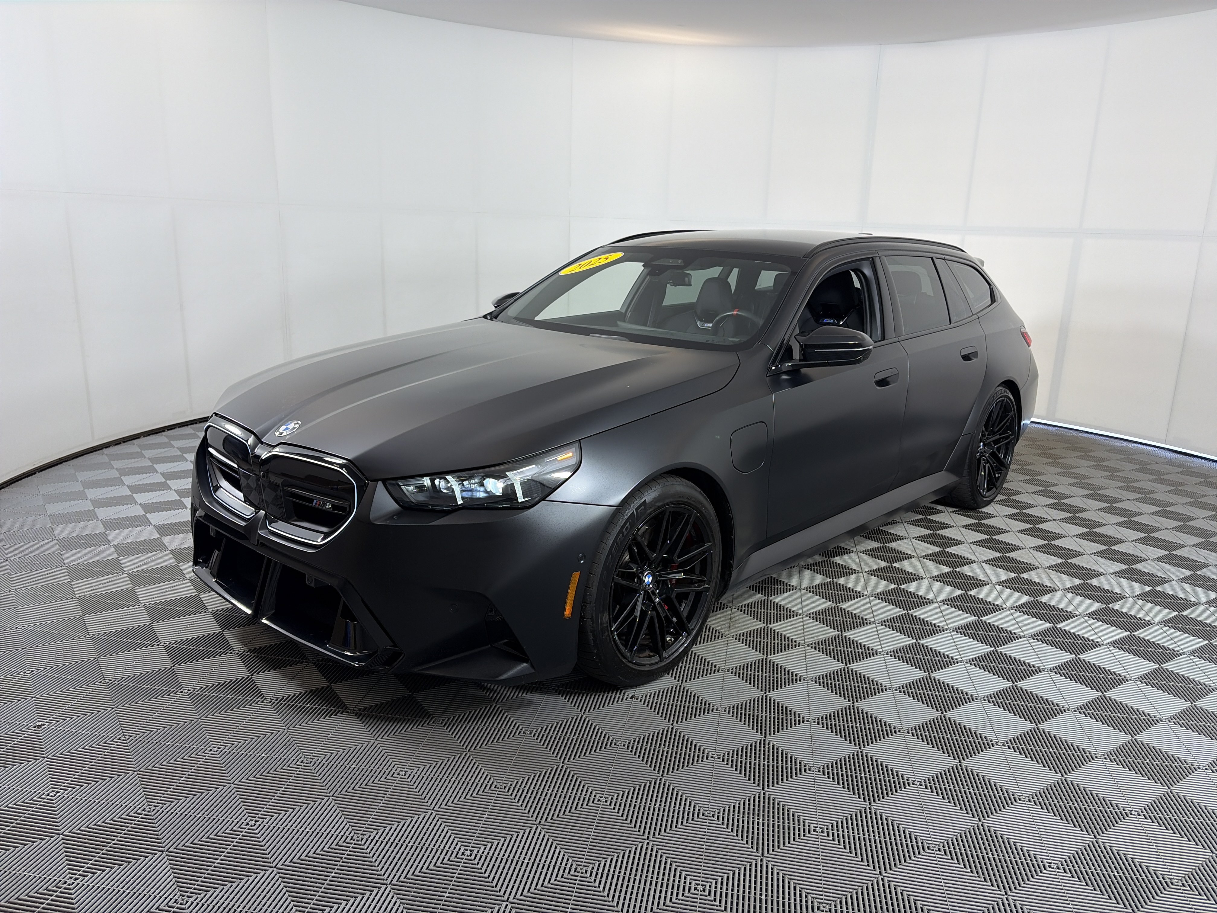 Used 2025 BMW M5 Touring w/ M Driver's Package AWD/4WD image 2