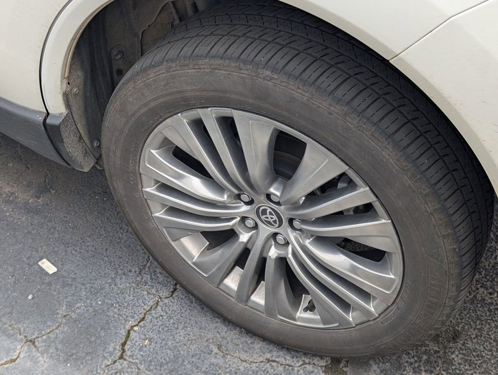 Used 2023 Toyota Venza Limited AWD/4WD image 10