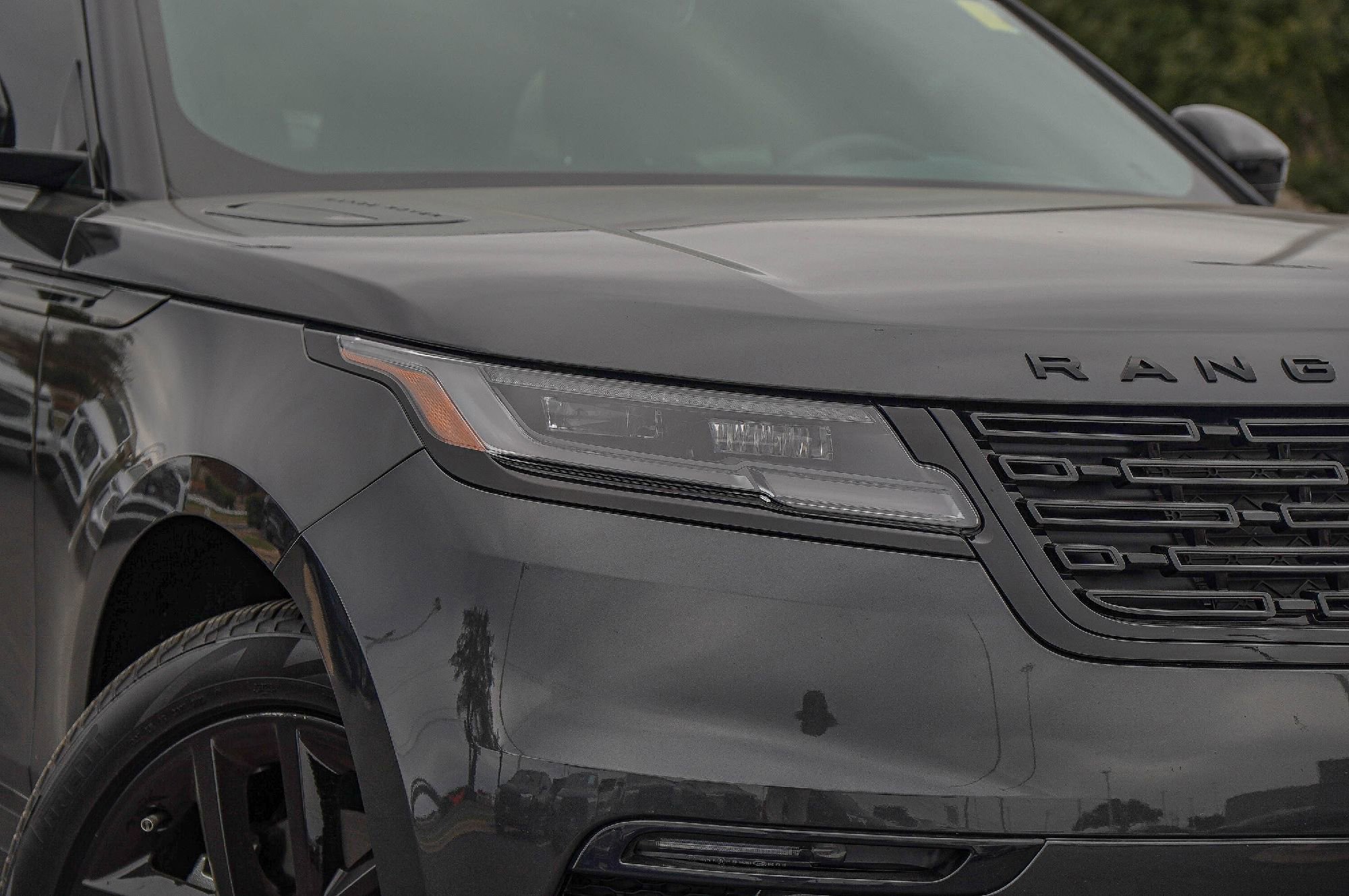 Used 2024 Land Rover Range Rover Velar Dynamic SE image 2