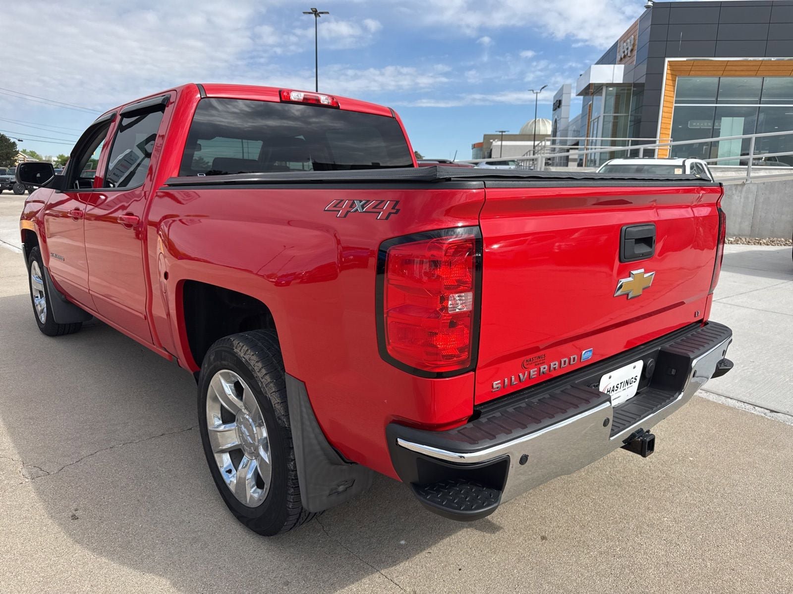 Used 2018 Chevrolet Silverado 1500 LT w/ LT Eassist Package AWD/4WD image 3