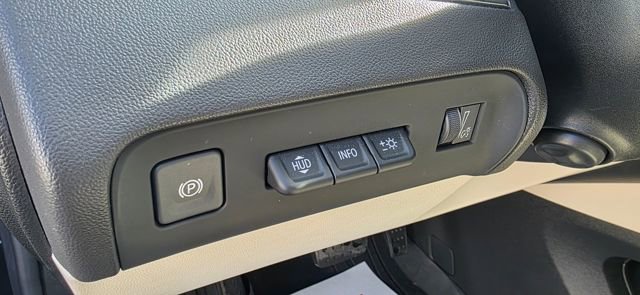 Used 2023 Buick Enclave Avenir w/ Avenir Technology Package image 17