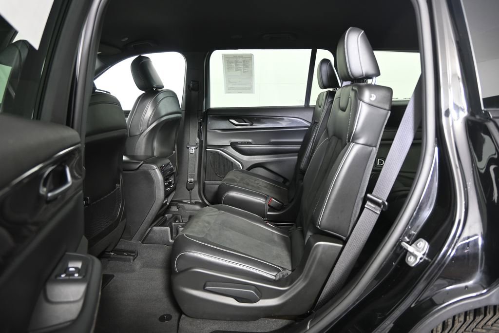 Used 2022 Jeep Grand Cherokee L Laredo image 18