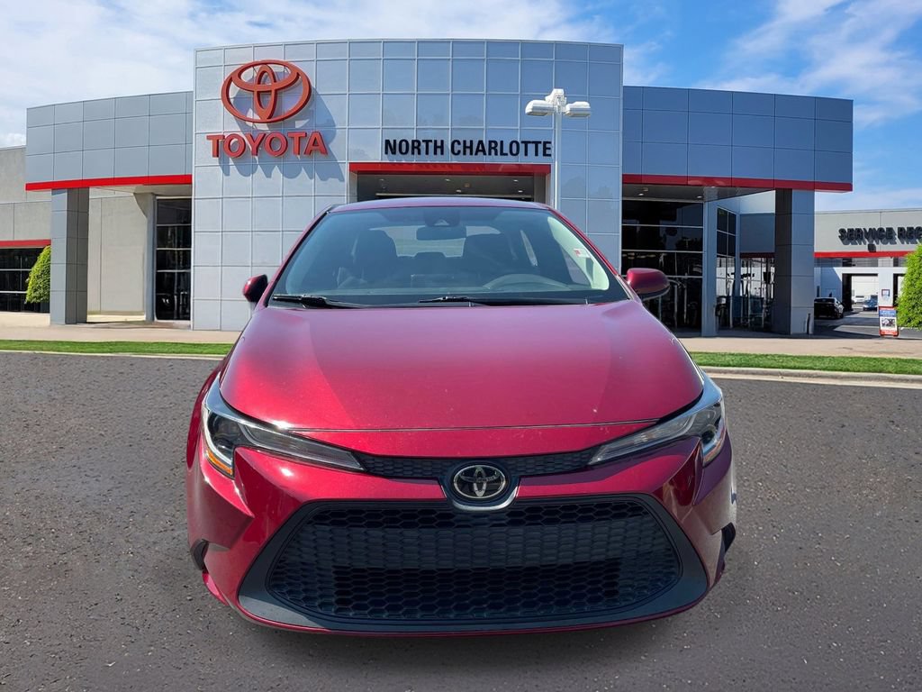 Used 2022 Toyota Corolla LE FWD image 2