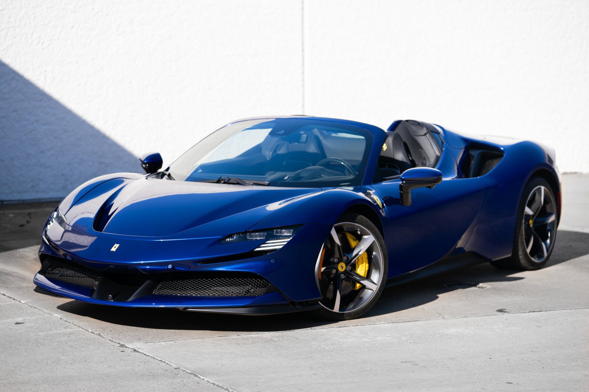 Used 2025 Ferrari SF90 Spider image 1