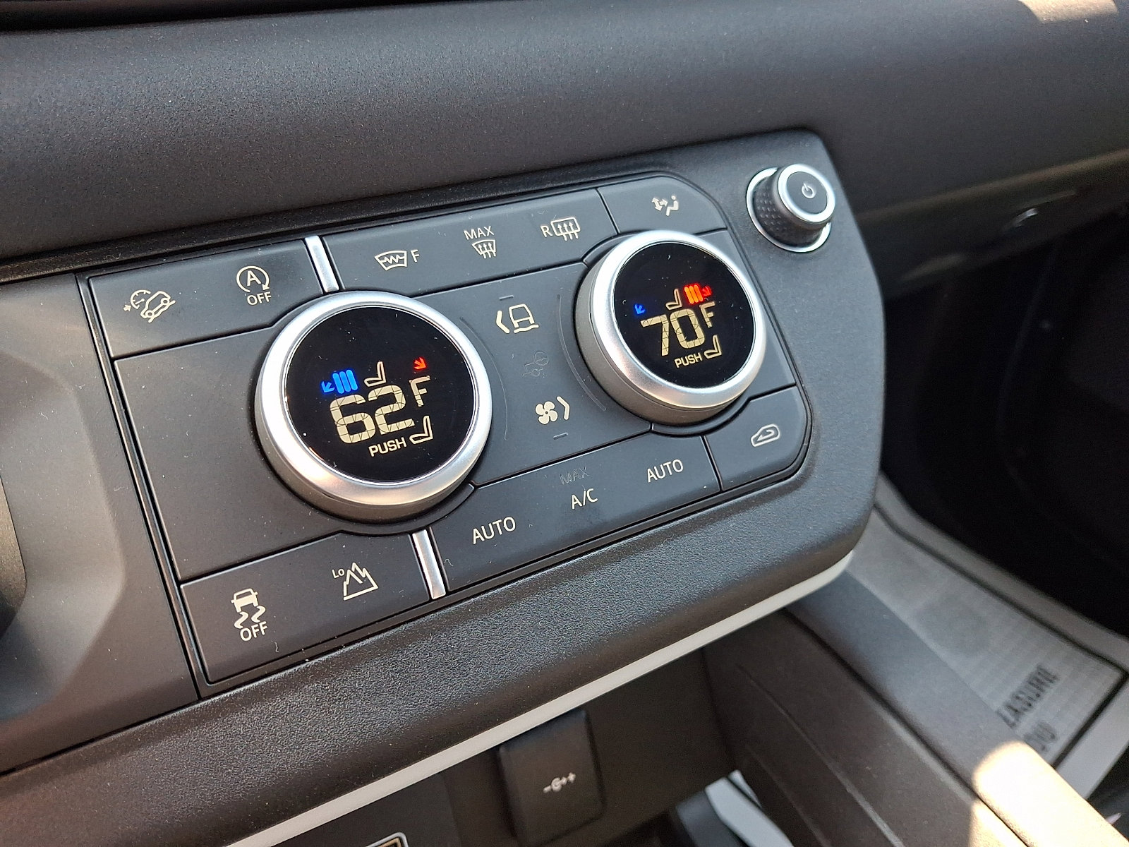 Used 2023 Land Rover Defender 110 SE image 16