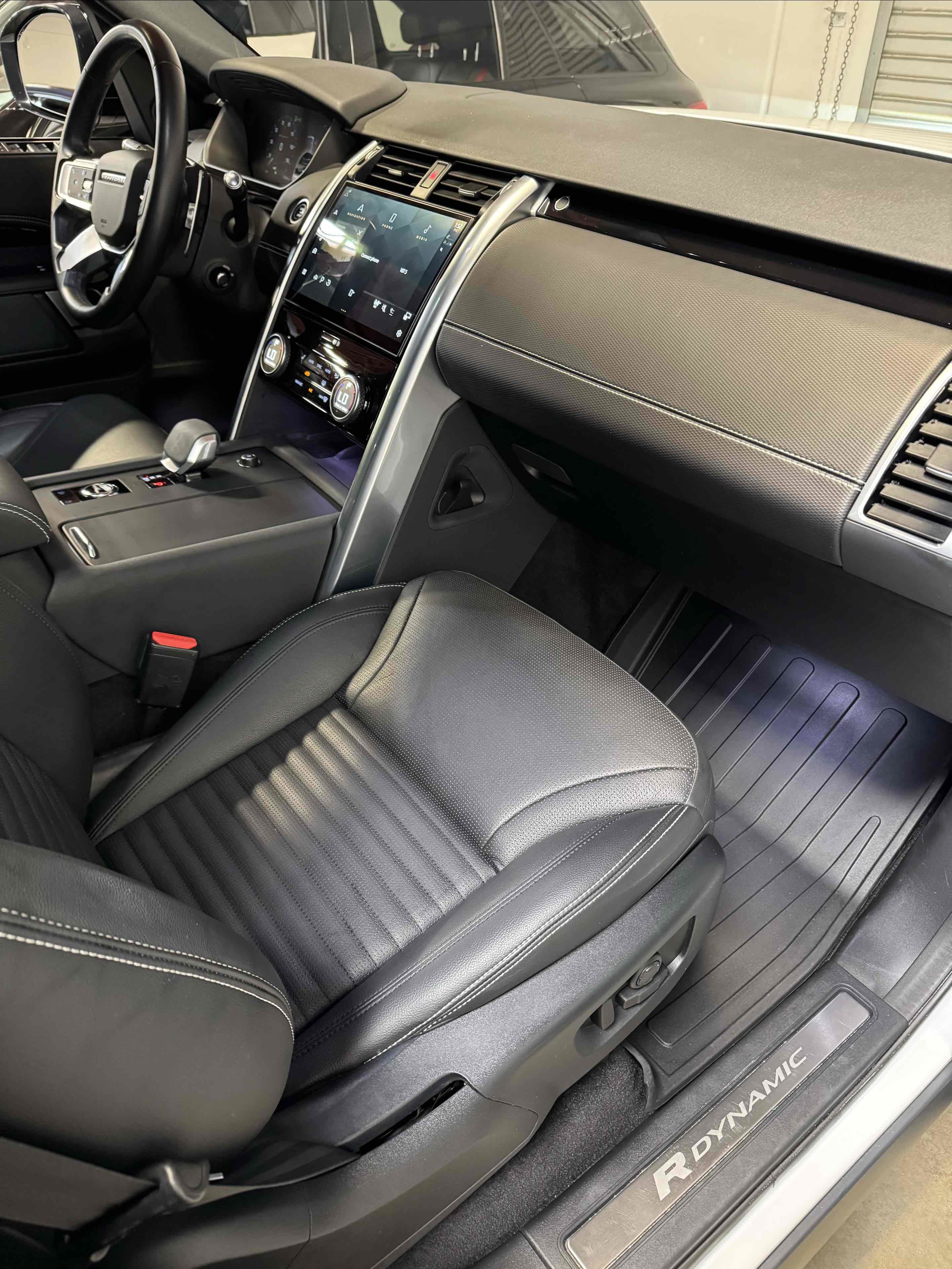 Used 2021 Land Rover Discovery S R-Dynamic image 27