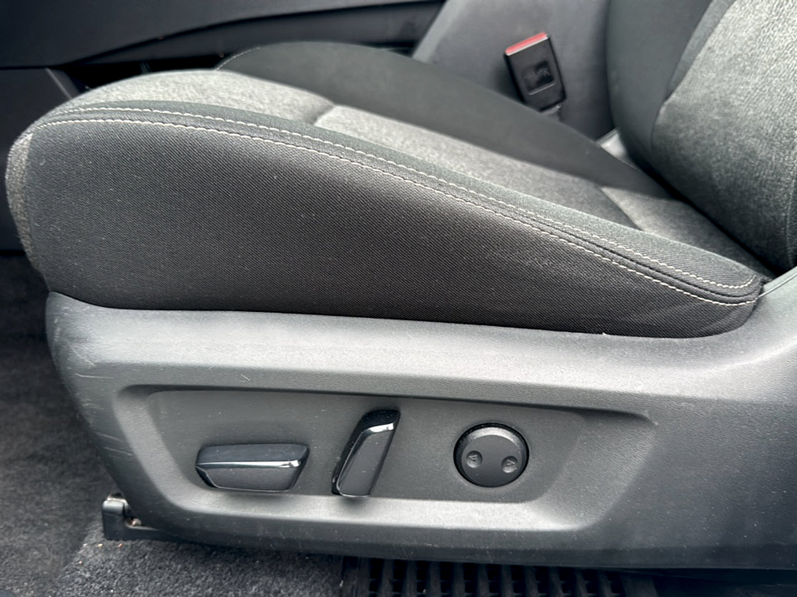 Used 2024 Nissan Rogue SV FWD image 7