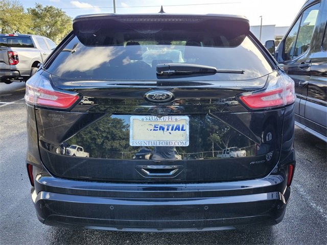 Used 2024 Ford Edge SE w/ Black Appearance Package image 5